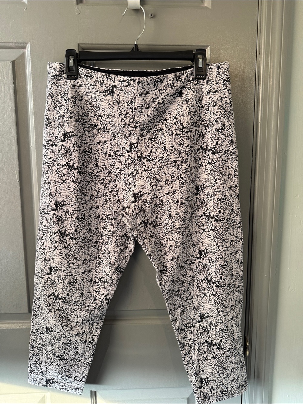 Women's Black & White Printed Capris